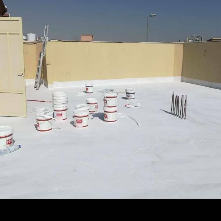 عزل خزانات وأسقف بجدة